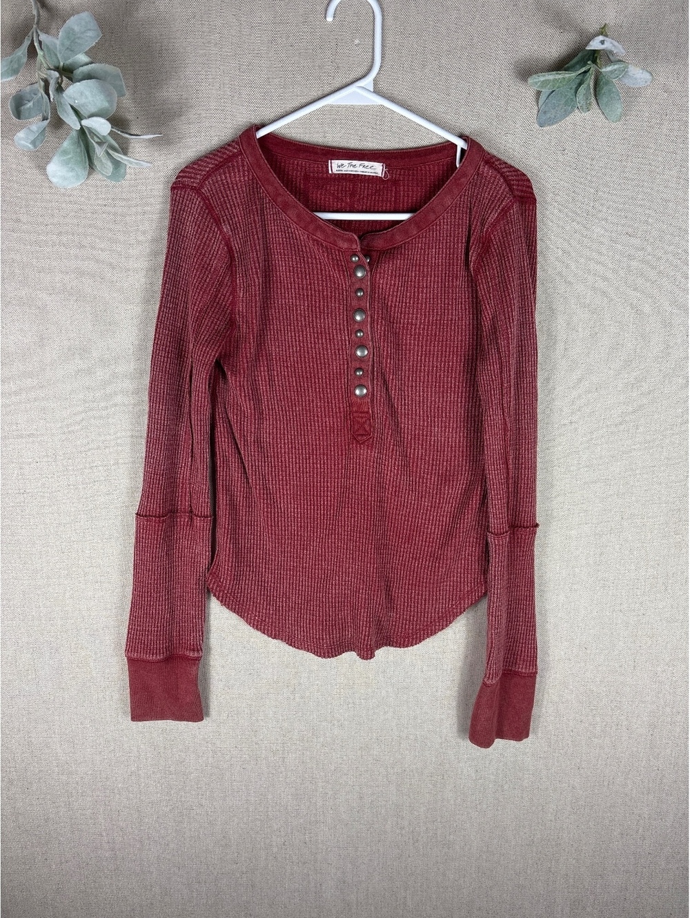 We the Free > Red Distressed Thumb Hole Long Sleeve Waffle Tee Henley Medium